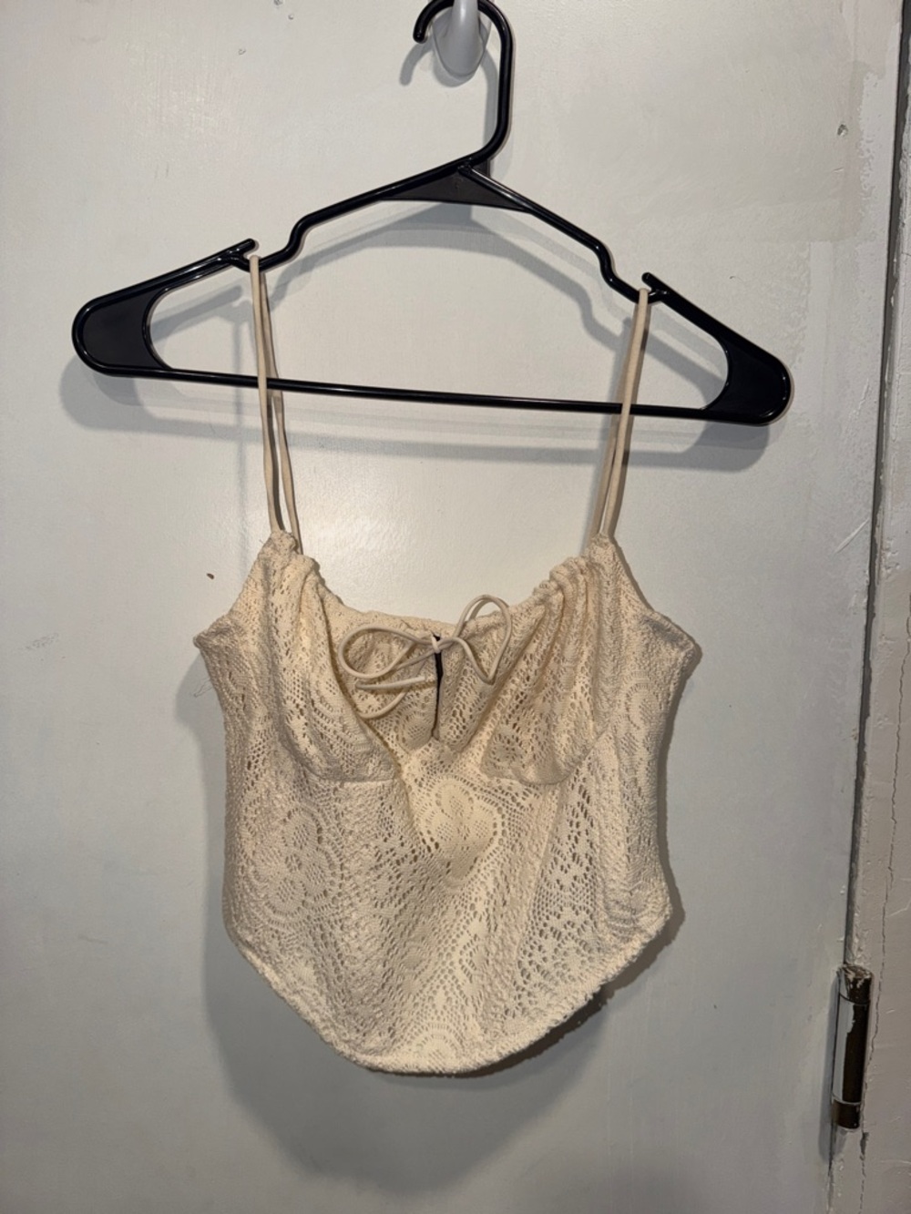 Forever 21 Cream Lace Cropped Cami